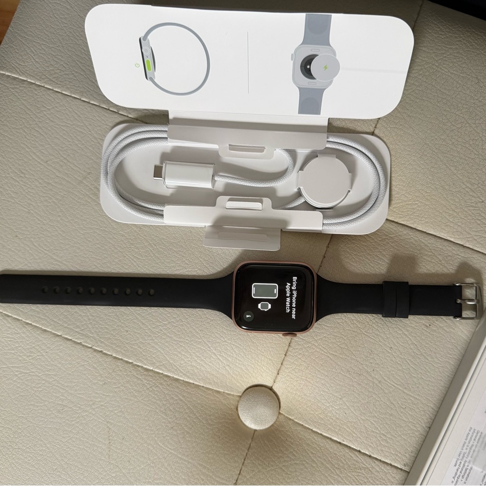 Series 5 Apple Smartwatch 4mm with Black Band